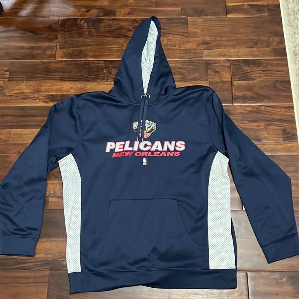 Men’s Sz XL New Orleans Pelicans hoodie.